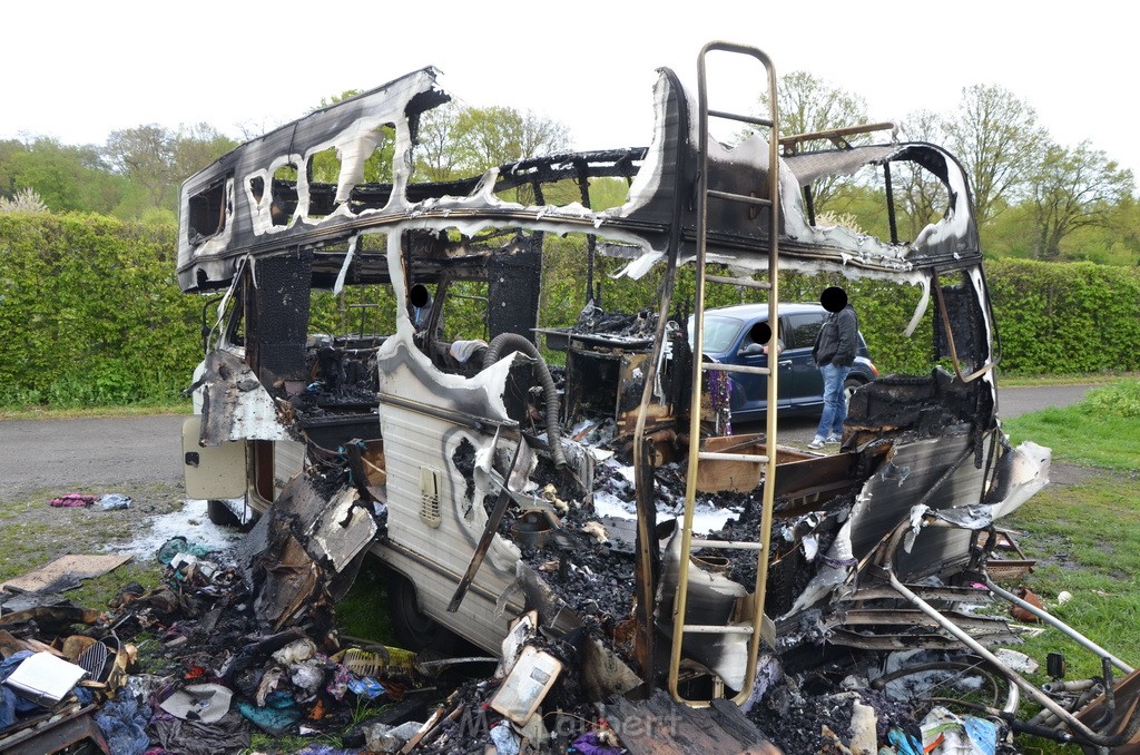 Wohnmobil ausgebrannt Koeln Porz Linder Mauspfad P152.JPG - Miklos Laubert
